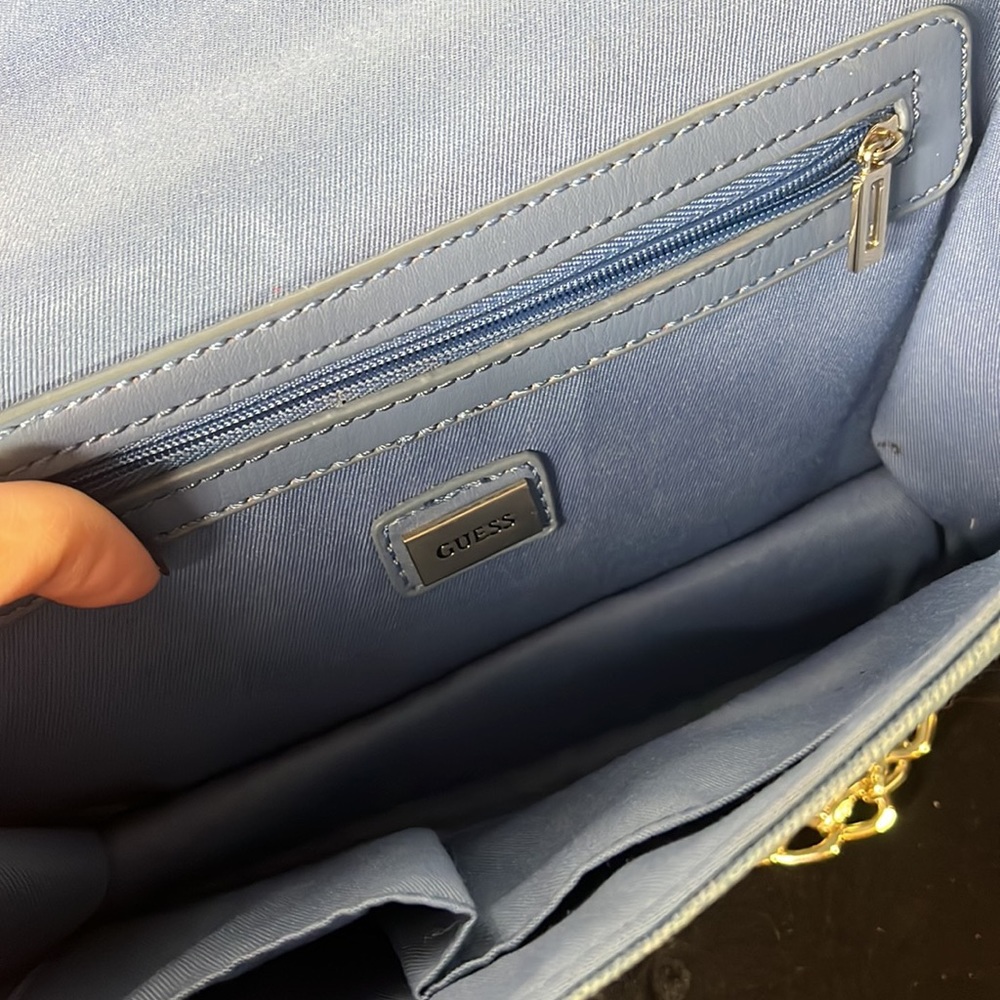 Guess - Picture 6 of 6